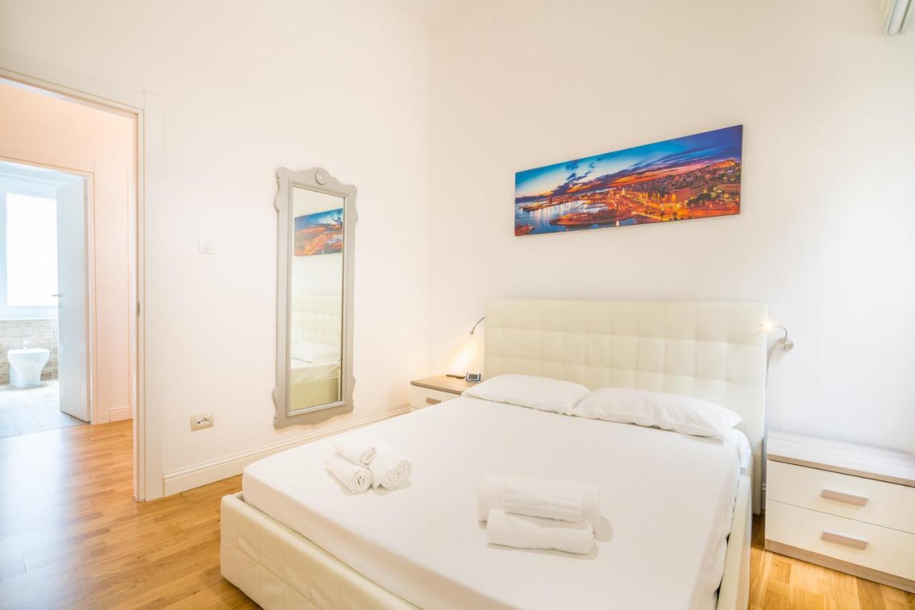 Le Scale Sul Porto . Marina Centro Storico. Ac Apartment Каляри Екстериор снимка