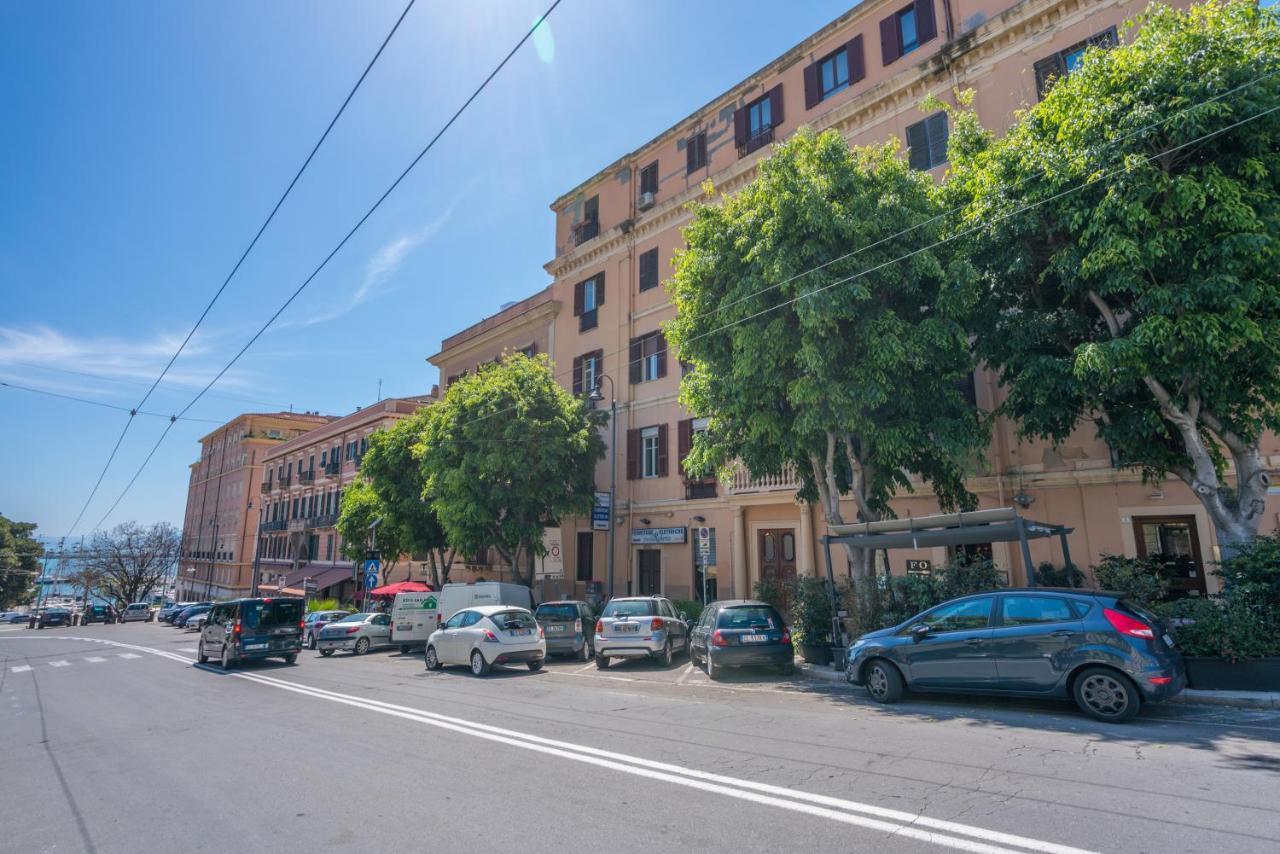 Le Scale Sul Porto . Marina Centro Storico. Ac Apartment Каляри Екстериор снимка