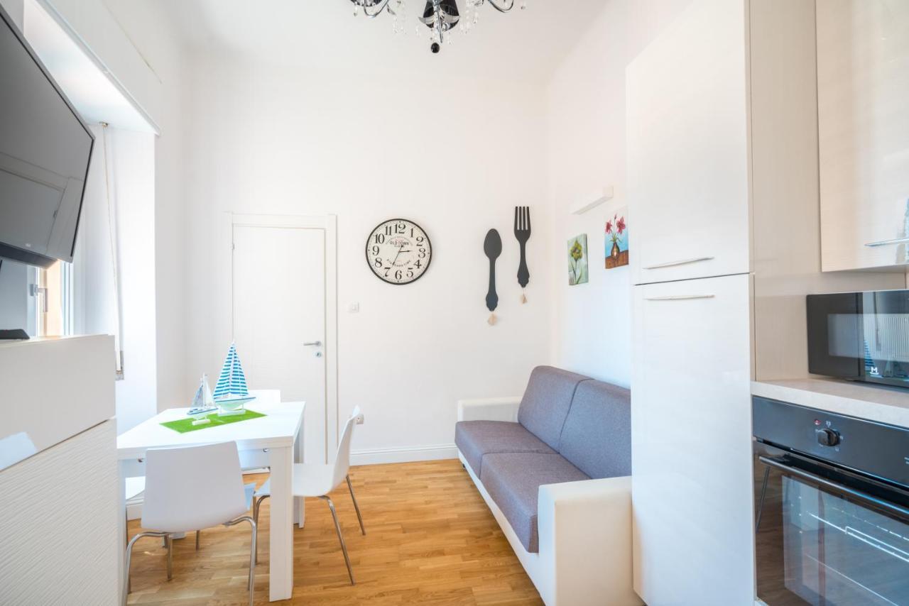Le Scale Sul Porto . Marina Centro Storico. Ac Apartment Каляри Екстериор снимка