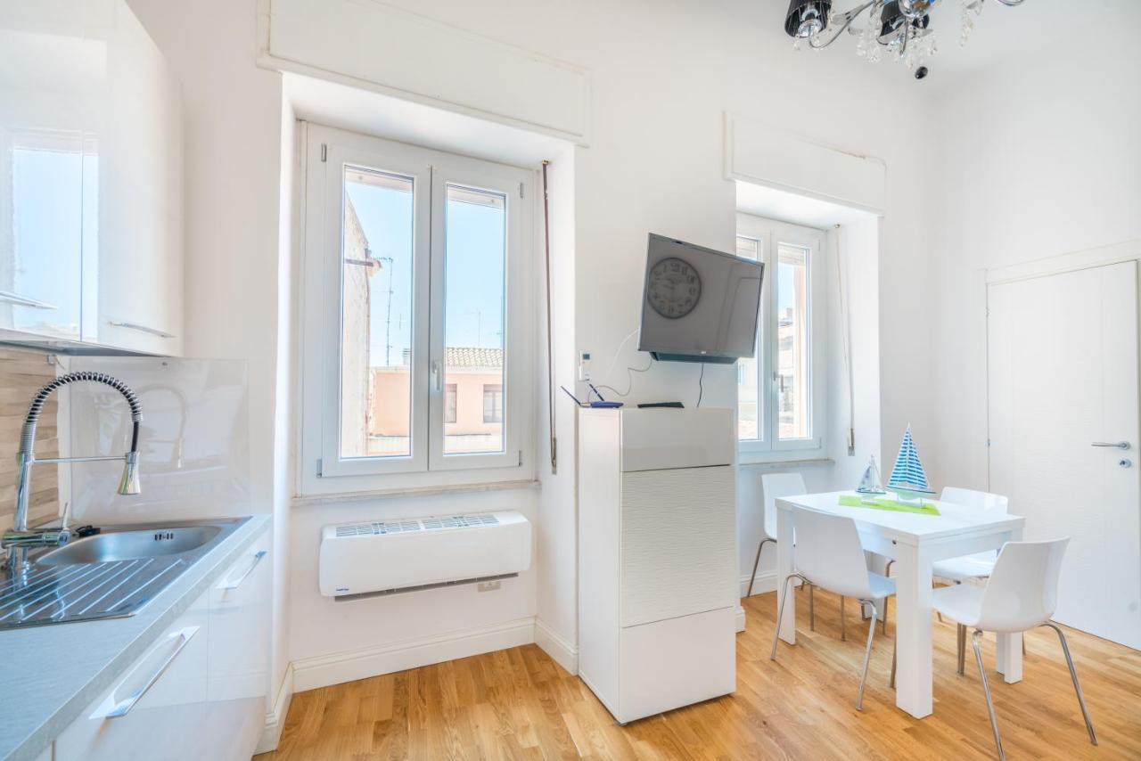 Le Scale Sul Porto . Marina Centro Storico. Ac Apartment Каляри Екстериор снимка